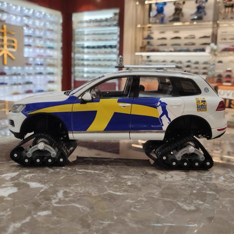 [Kyosho] 1:18 Volkswagen 2010 Touareg Snowareg Sweden Model Car Die-Cast