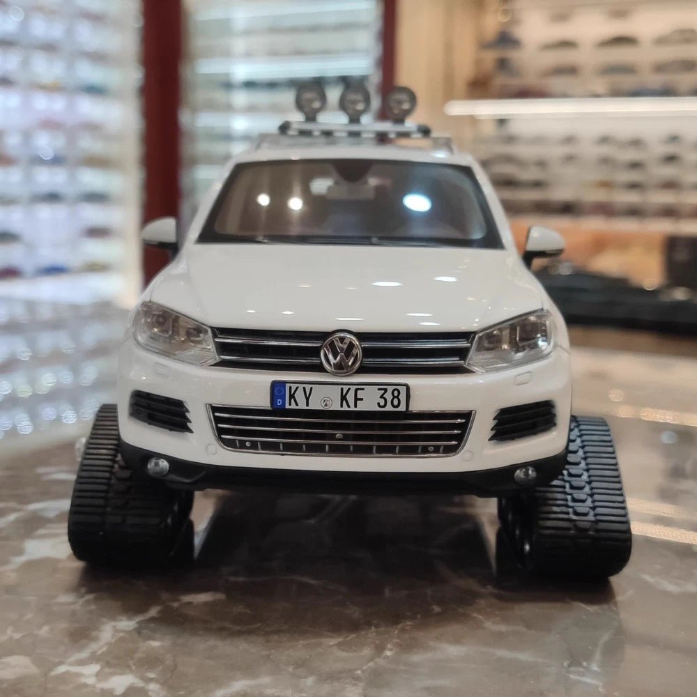 [Kyosho] 1:18 Volkswagen 2010 Touareg Snowareg White Model Car Die-Cast