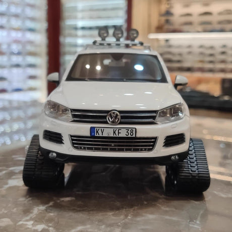 [Kyosho] 1:18 Volkswagen 2010 Touareg Snowareg White Model Car Die-Cast