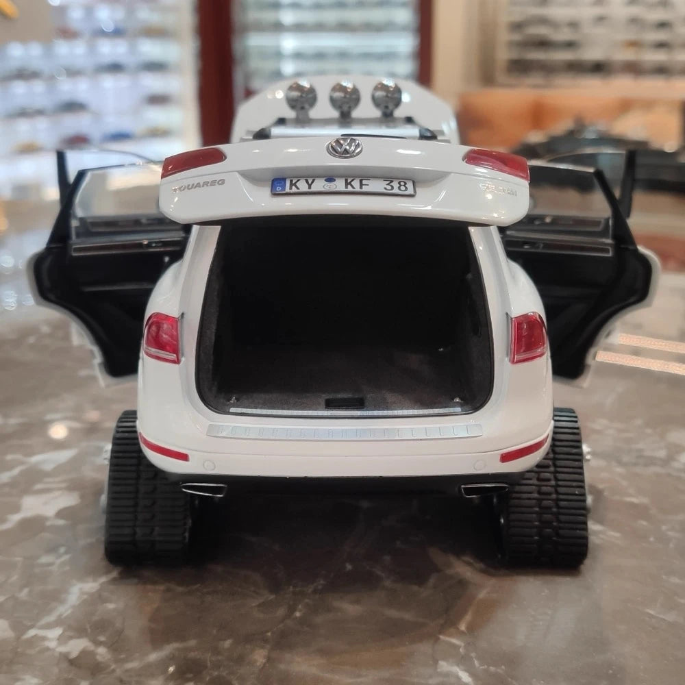 [Kyosho] 1:18 Volkswagen 2010 Touareg Snowareg White Model Car Die-Cast