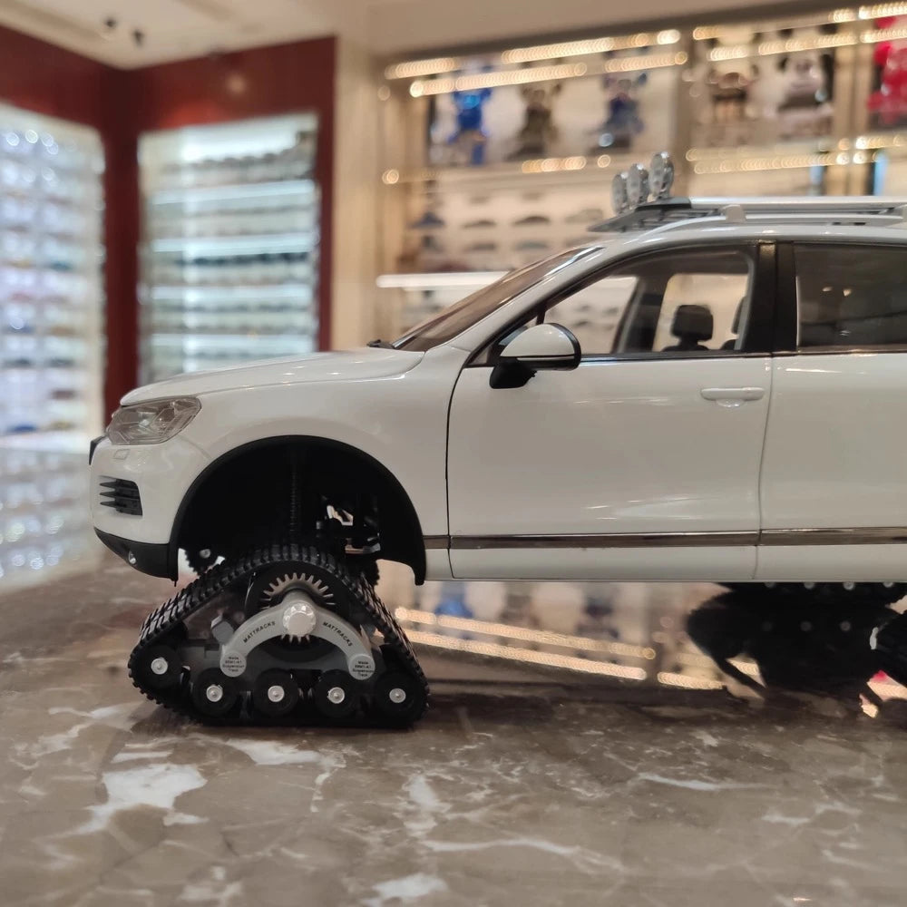 [Kyosho] 1:18 Volkswagen 2010 Touareg Snowareg White Model Car Die-Cast