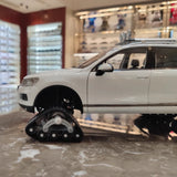 [Kyosho] 1:18 Volkswagen 2010 Touareg Snowareg White Model Car Die-Cast