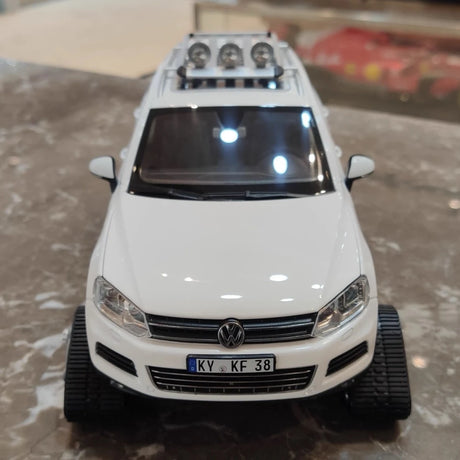 [Kyosho] 1:18 Volkswagen 2010 Touareg Snowareg White Model Car Die-Cast