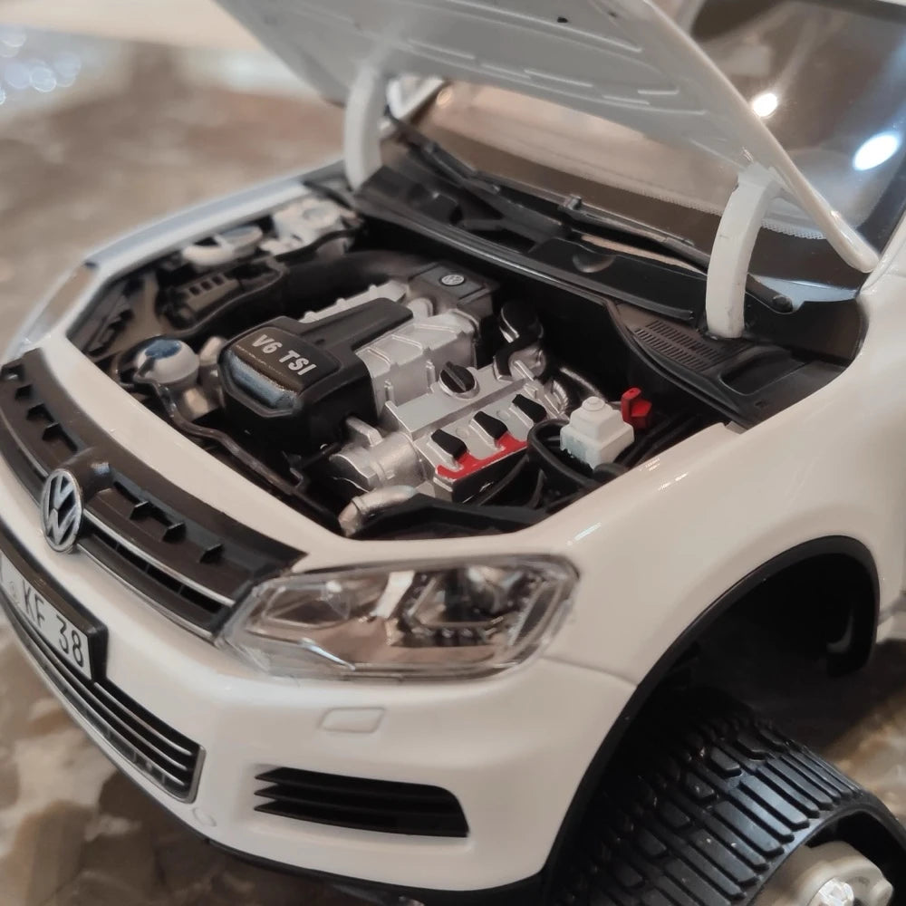[Kyosho] 1:18 Volkswagen 2010 Touareg Snowareg White Model Car Die-Cast
