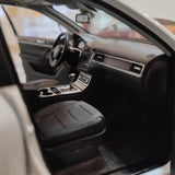 [Kyosho] 1:18 Volkswagen 2010 Touareg Snowareg White Model Car Die-Cast