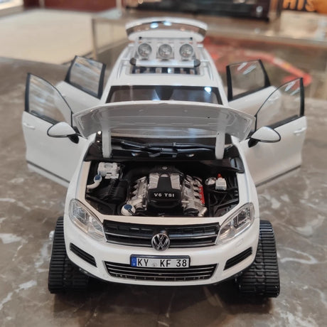 [Kyosho] 1:18 Volkswagen 2010 Touareg Snowareg White Model Car Die-Cast