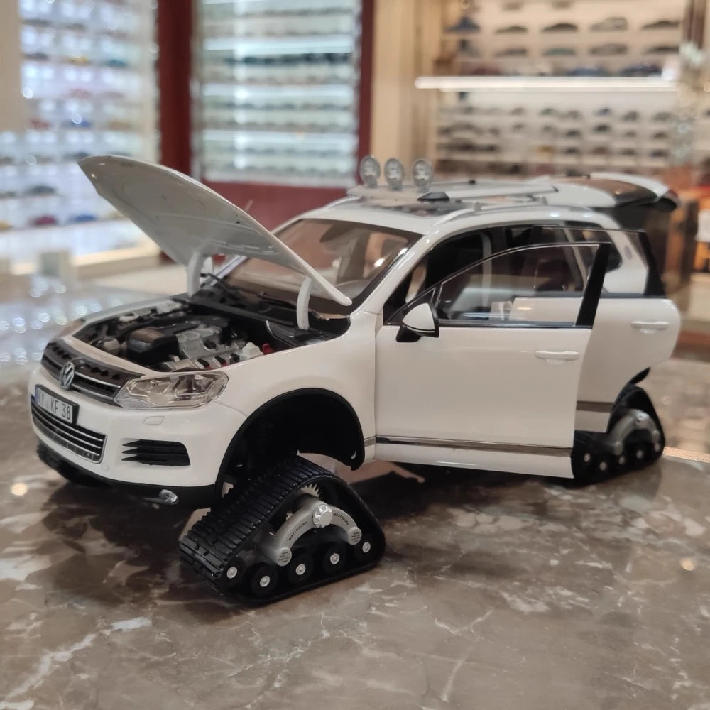 [Kyosho] 1:18 Volkswagen 2010 Touareg Snowareg White Model Car Die-Cast