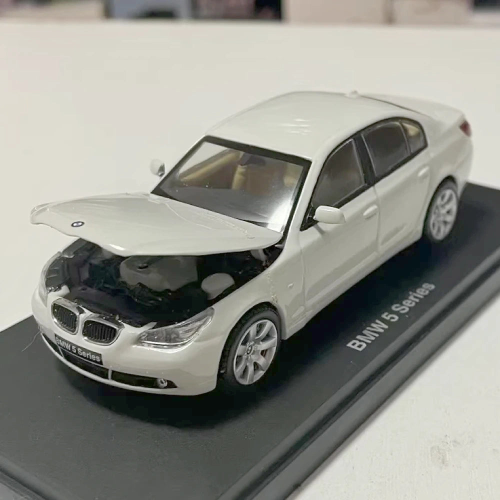 [Kyosho] 1:43 BMW 2003 E60 545i White Model Car Die-Cast