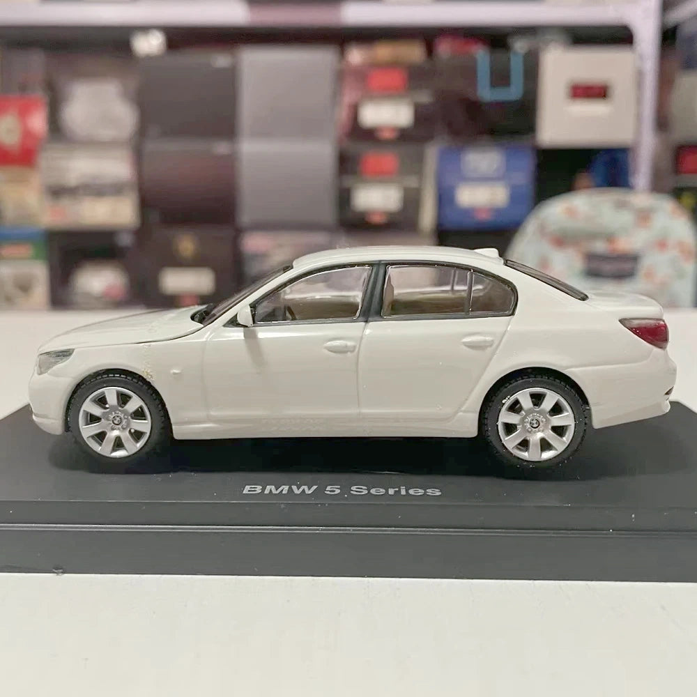 [Kyosho] 1:43 BMW 2003 E60 545i White Model Car Die-Cast