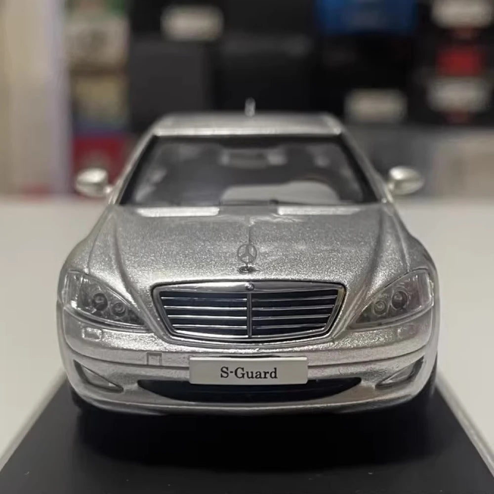 [Kyosho] 1:43 Mercedes-Benz 2006 S600 Guard V221 Silver Model Car Die-Cast