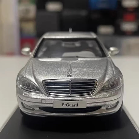 [Kyosho] 1:43 Mercedes-Benz 2006 S600 Guard V221 Silver Model Car Die-Cast
