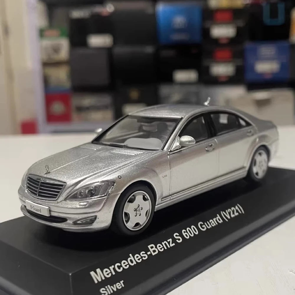 [Kyosho] 1:43 Mercedes-Benz 2006 S600 Guard V221 Silver Model Car Die-Cast