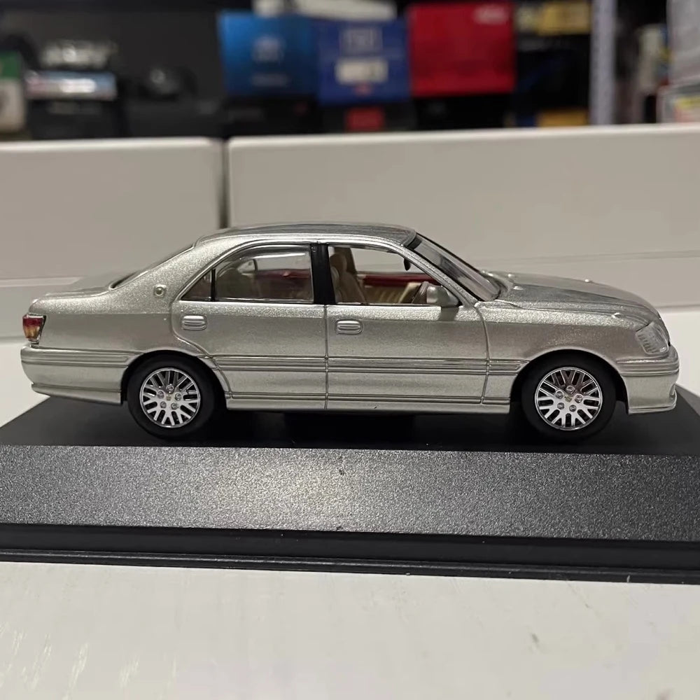 [Kyosho] 1:43 Toyota 2001 Crown S170 Silver Model Car Die-Cast