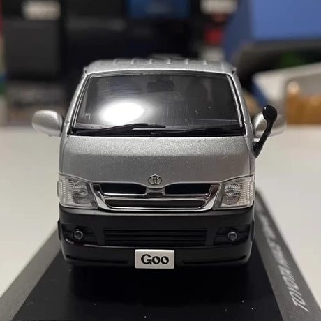 [Kyosho] 1:43 Toyota 2004 Hiace H200 Silver Model Car Die-Cast