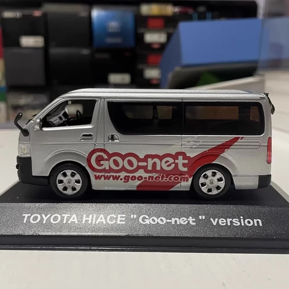 [Kyosho] 1:43 Toyota 2004 Hiace H200 Silver Model Car Die-Cast