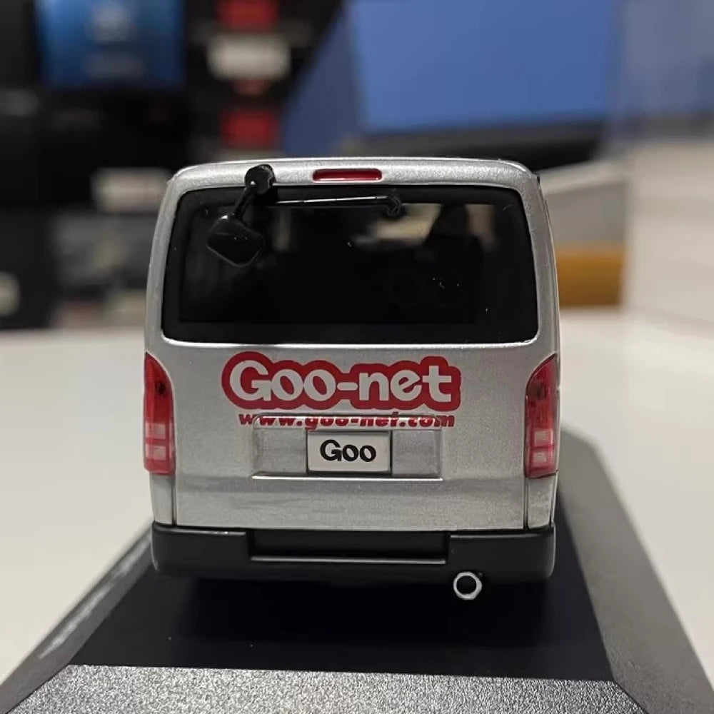 [Kyosho] 1:43 Toyota 2004 Hiace H200 Silver Model Car Die-Cast