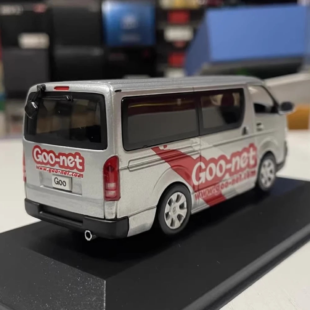 [Kyosho] 1:43 Toyota 2004 Hiace H200 Silver Model Car Die-Cast