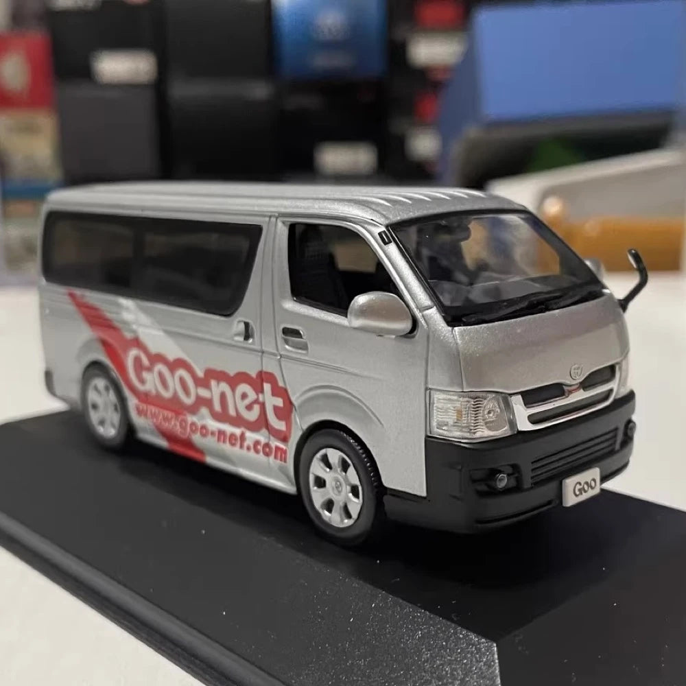 [Kyosho] 1:43 Toyota 2004 Hiace H200 Silver Model Car Die-Cast