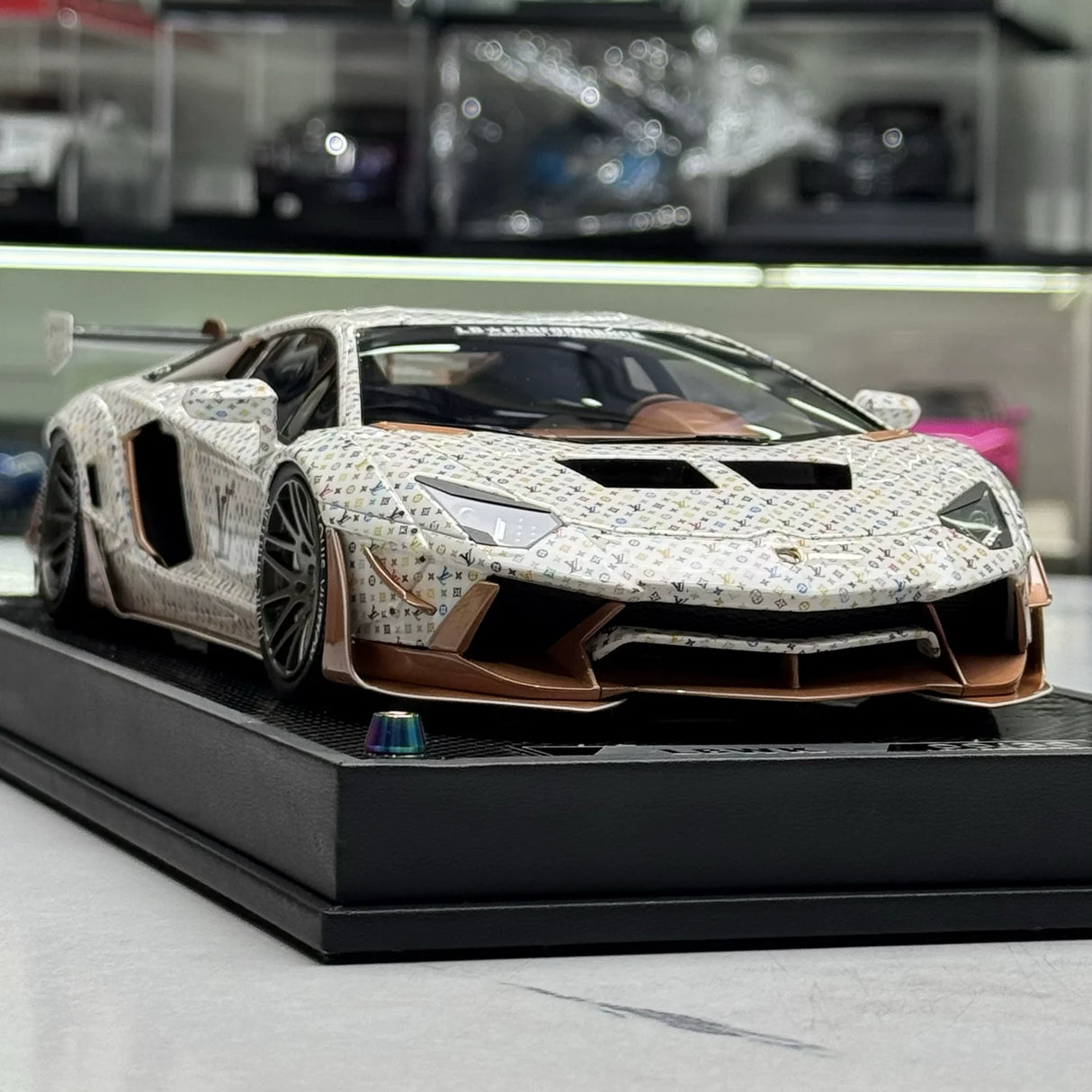 LBWK Lamborghini 2011 Aventador LB-Works Iridescent LV Livery 1:18 – Resina de Modelo de Resina de Coleção