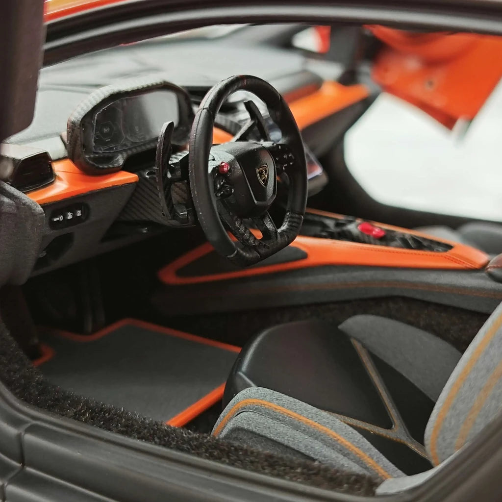 [LCD] 1:18 Lamborghini 2024 Revuelto Orange Model Car Die-Cast
