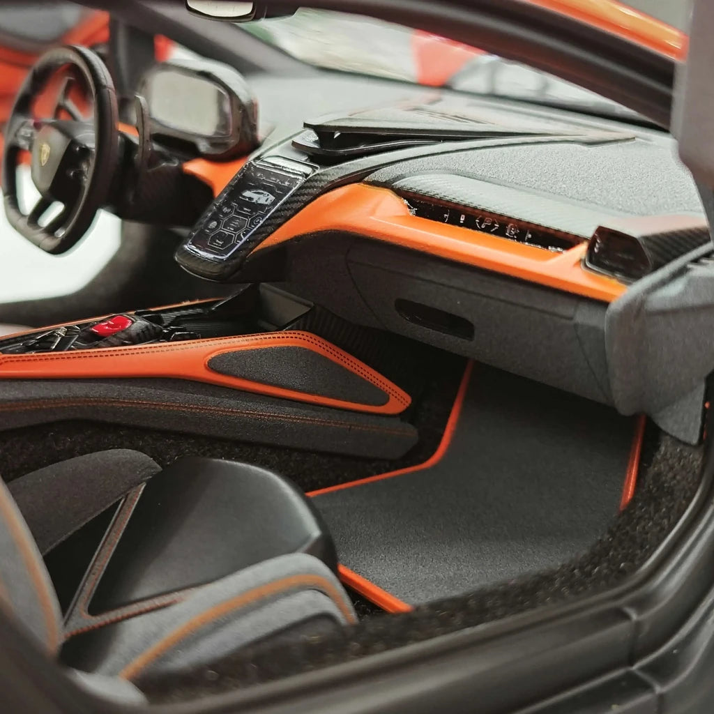 [LCD] 1:18 Lamborghini 2024 Revuelto Orange Model Car Die-Cast