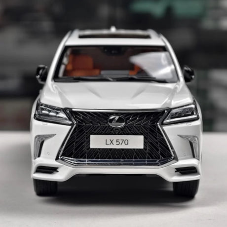 [LCD] 1:18 Lexus 2018 LX 570 White Model Car Die-Cast