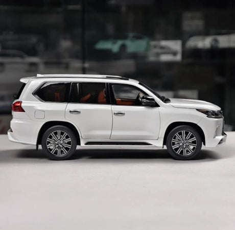 [LCD] 1:18 Lexus 2018 LX 570 White Model Car Die-Cast