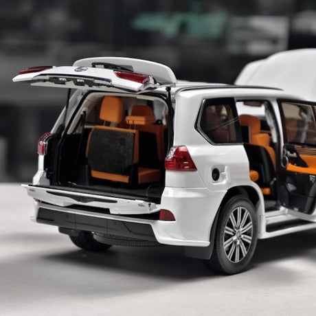 [LCD] 1:18 Lexus 2018 LX 570 White Model Car Die-Cast