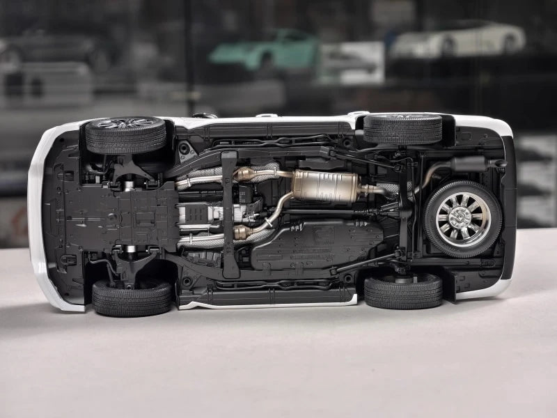 [LCD] 1:18 Lexus 2018 LX 570 White Model Car Die-Cast