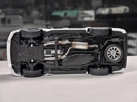 [LCD] 1:18 Lexus 2018 LX 570 White Model Car Die-Cast