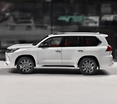 [LCD] 1:18 Lexus 2018 LX 570 White Model Car Die-Cast