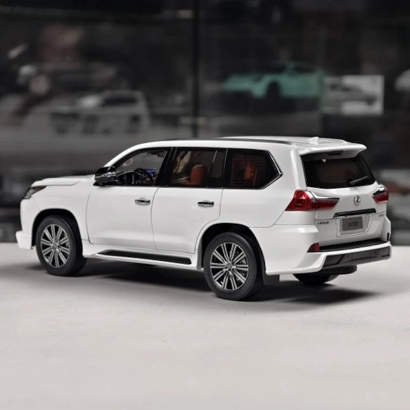 [LCD] 1:18 Lexus 2018 LX 570 White Model Car Die-Cast