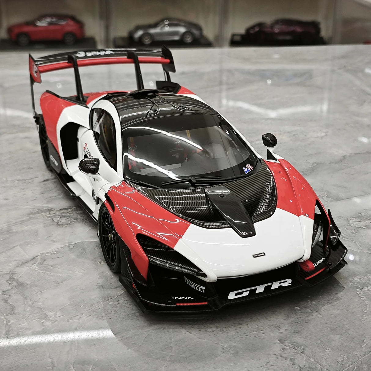 LCD McLaren 2019 Senna GTR レッド・ホワイト 1:18 – コレクション