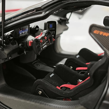 LCD McLaren 2019 Senna GTR Red and White 1:18 – Modello da collezione pressofuso