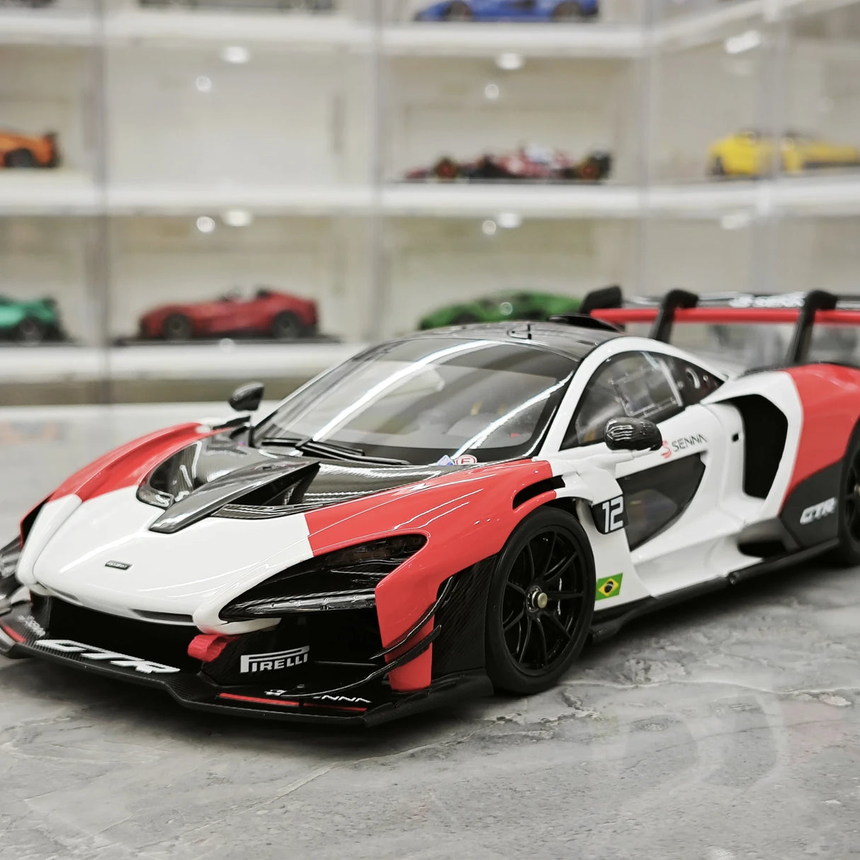 LCD McLaren 2019 Senna GTR Red and White 1:18 – Modello da collezione pressofuso