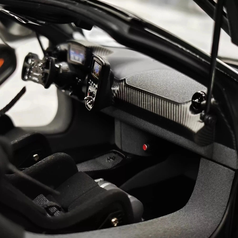 [LCD] 1:18 McLaren 2019 Senna GTR White Model Car Die-Cast