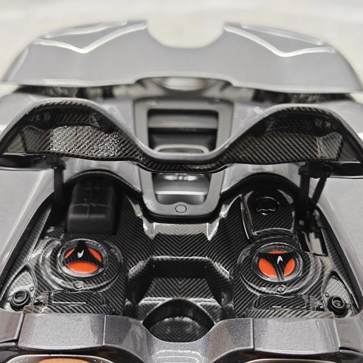LCD McLaren 2020 Elva Heavy Grey Metallic 1:18 – Modello da collezione pressofuso