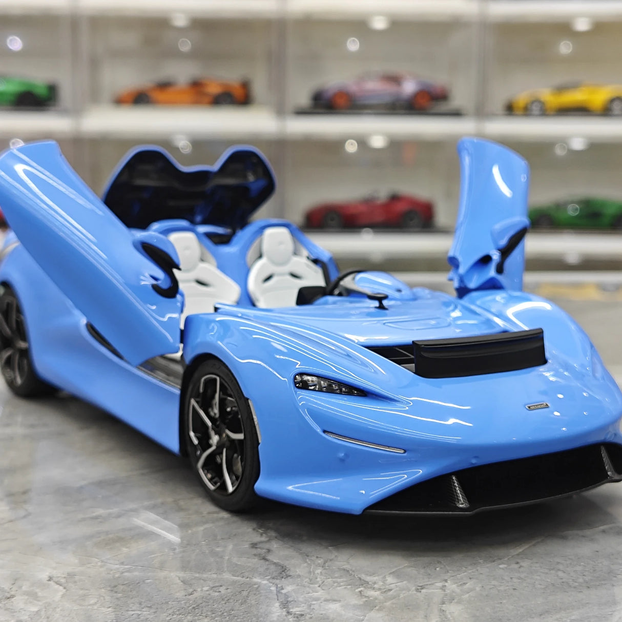 LCD McLaren 2020 Elva Light Blue 1:18 – Modello da collezione pressofuso