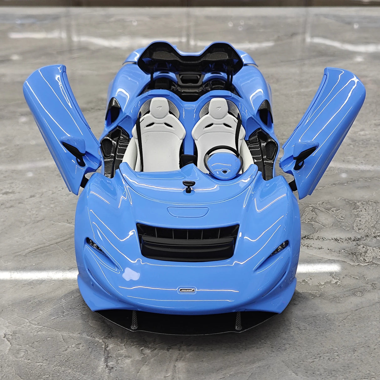 LCD McLaren 2020 Elva Light Blue 1:18 – Modello da collezione pressofuso