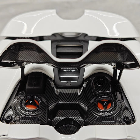 LCD McLaren 2020 엘바 화이트 1:18 – 수집용 다이캐스트 모델 다이캐스트