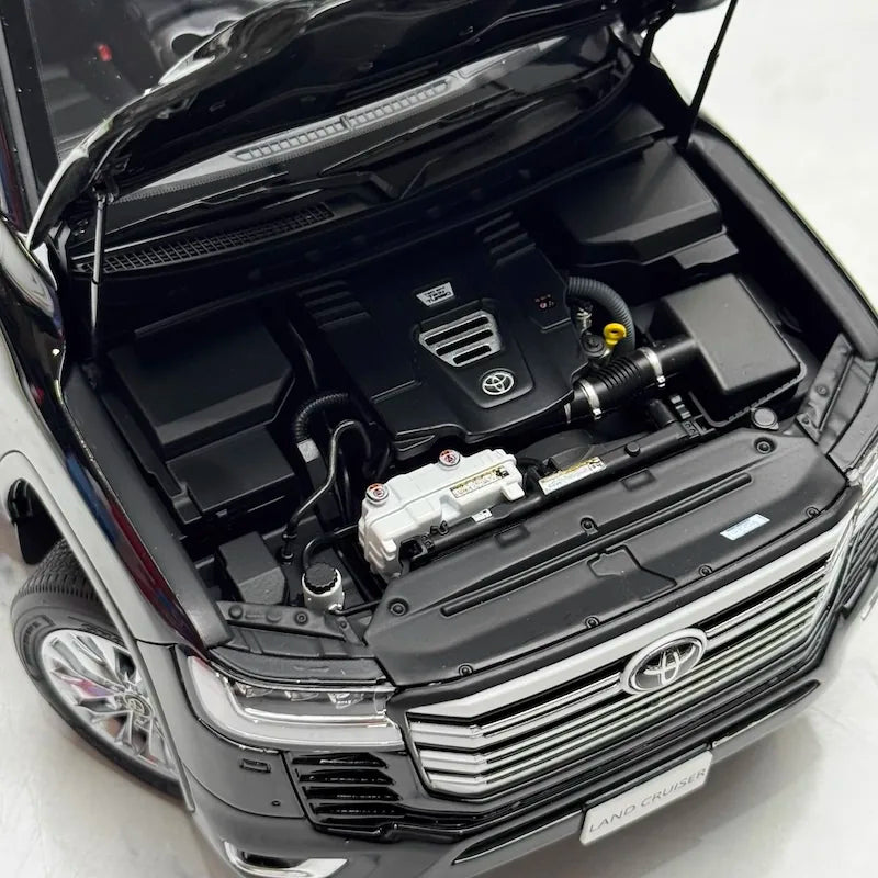 [LCD] 1:18 Toyota 2022 Land Cruiser LC300 Black Model Car Die-Cast
