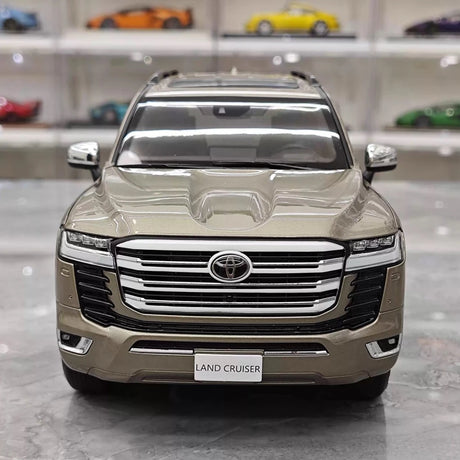 [LCD] 1:18 Toyota 2022 Land Cruiser LC300 guld modellbil Die-Cast