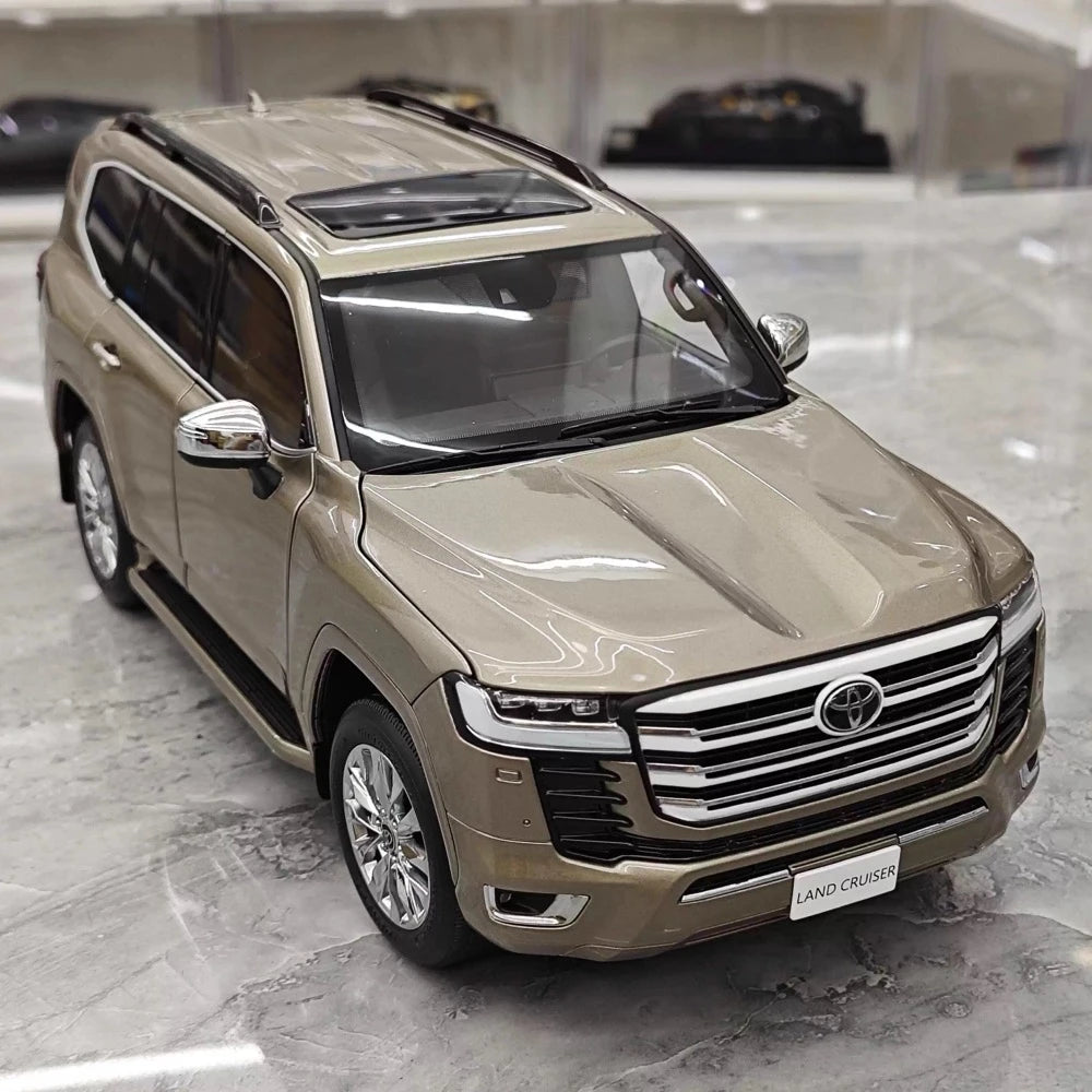 [LCD] 1:18 Toyota 2022 Land Cruiser LC300 Gold Model Car Die-Cast