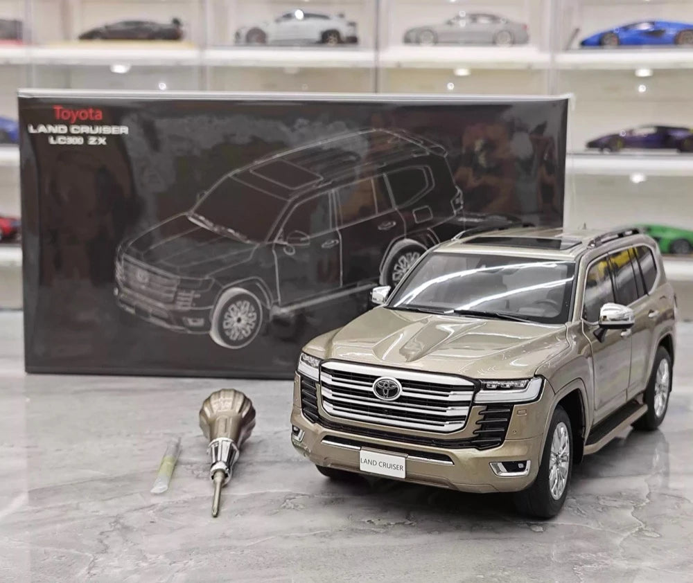 [LCD] 1:18 Toyota 2022 Land Cruiser LC300 Gold Model Car Die-Cast