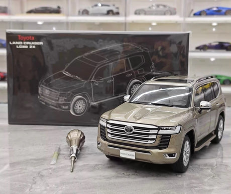 [LCD] 1:18 Toyota 2022 Land Cruiser LC300 guld modellbil Die-Cast