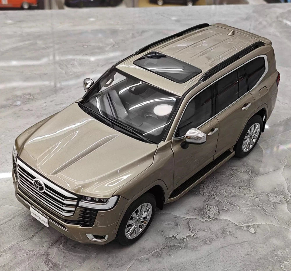 [LCD] 1:18 Toyota 2022 Land Cruiser LC300 Gold Model Car Die-Cast