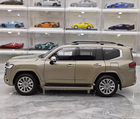 [LCD] 1:18 Toyota 2022 Land Cruiser LC300 guld modellbil Die-Cast