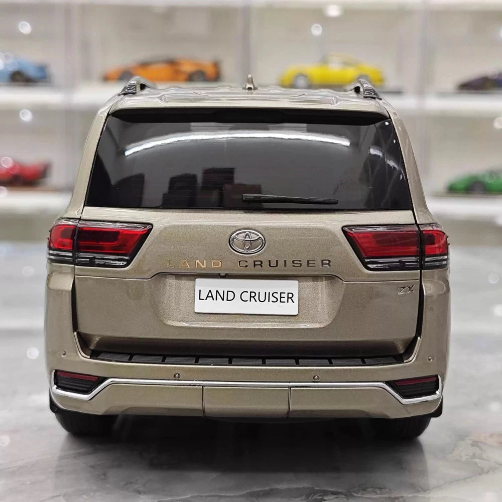 [LCD] 1:18 Toyota 2022 Land Cruiser LC300 Gold Model Car Die-Cast