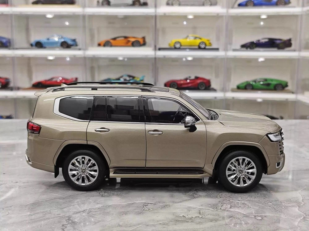 [LCD] 1:18 Toyota 2022 Land Cruiser LC300 Gold Model Car Die-Cast