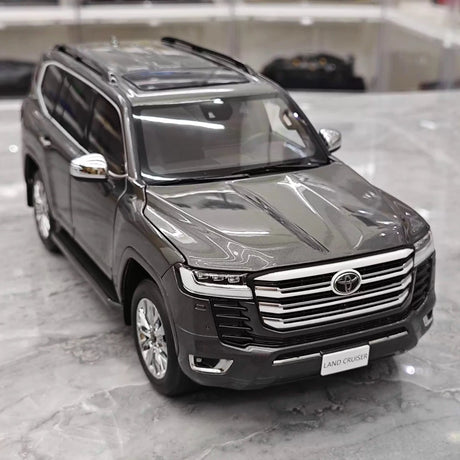 [LCD] 1:18 Toyota 2022 Land Cruiser LC300 grå modellbil Die-Cast